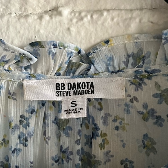 BB Dakota by Steve Madden l Floral Sleeveless Printed Chiffon Dress - Picture 3 of 4